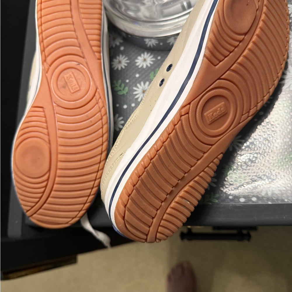 Cream Casual Leather Sneakers - Picture 5 of 5